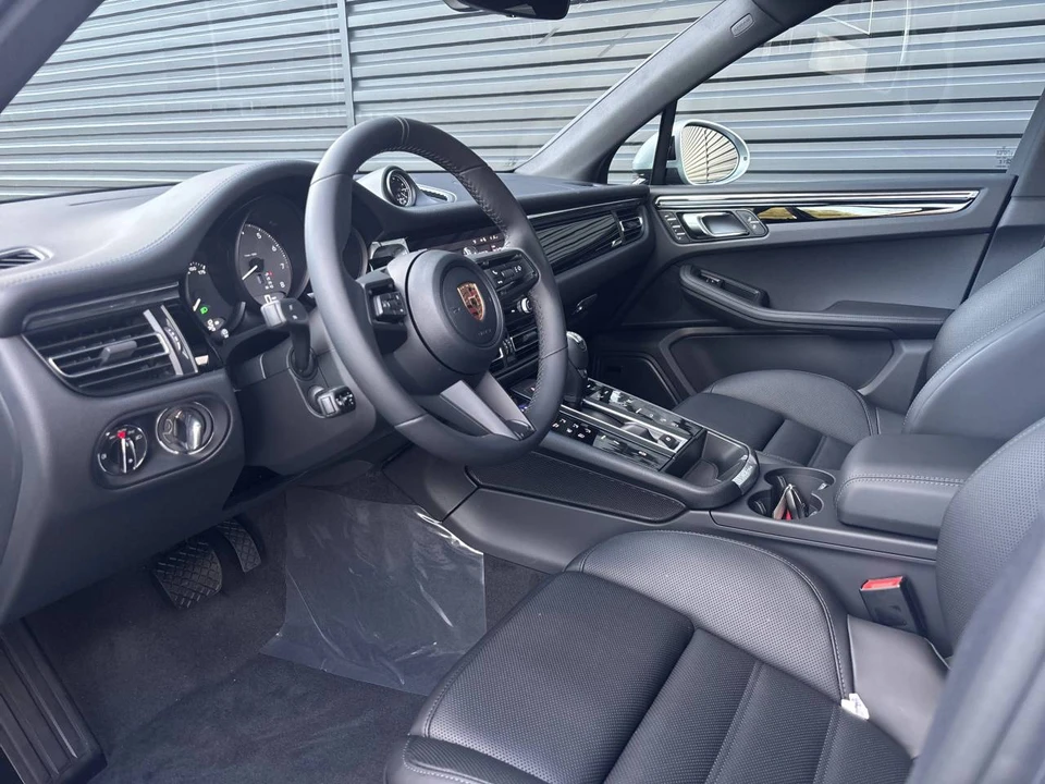 2026 Porsche Macan S - Image 4 of 5