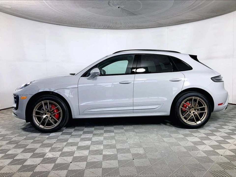 2026 Porsche Macan S - Image 2 of 4