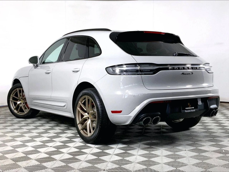 2026 Porsche Macan S - Image 3 of 4