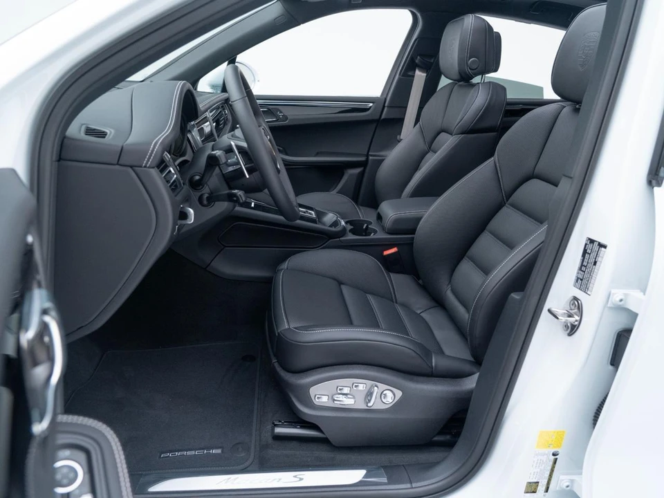 2026 Porsche Macan S - Image 17 of 31