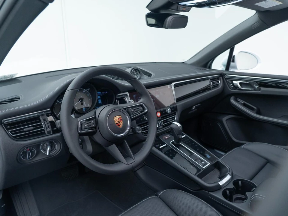 2026 Porsche Macan S - Image 4 of 31