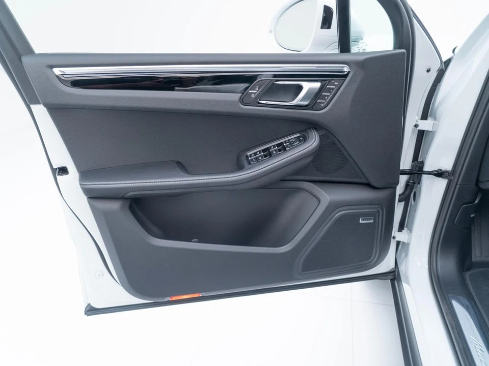 2026 Porsche Macan S - Image 18 of 31
