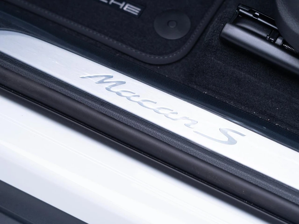 2026 Porsche Macan S - Image 14 of 31