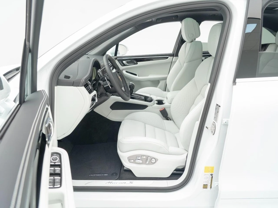 2026 Porsche Macan S - Image 18 of 31