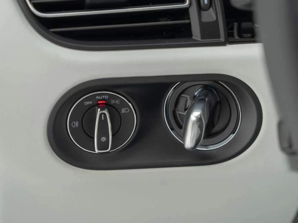 2026 Porsche Macan S - Image 29 of 31