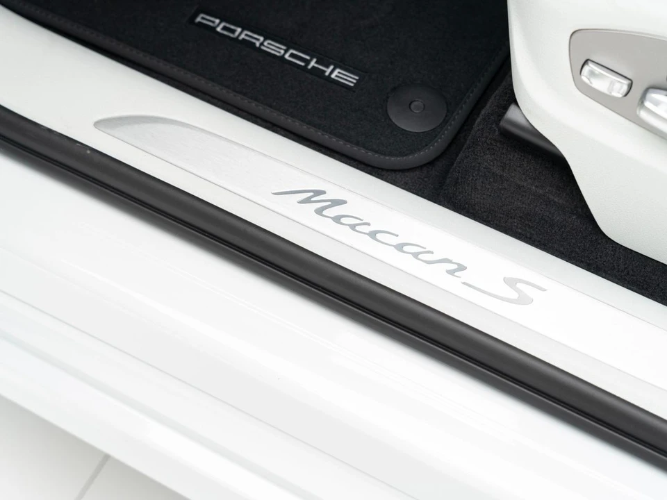 2026 Porsche Macan S - Image 15 of 31
