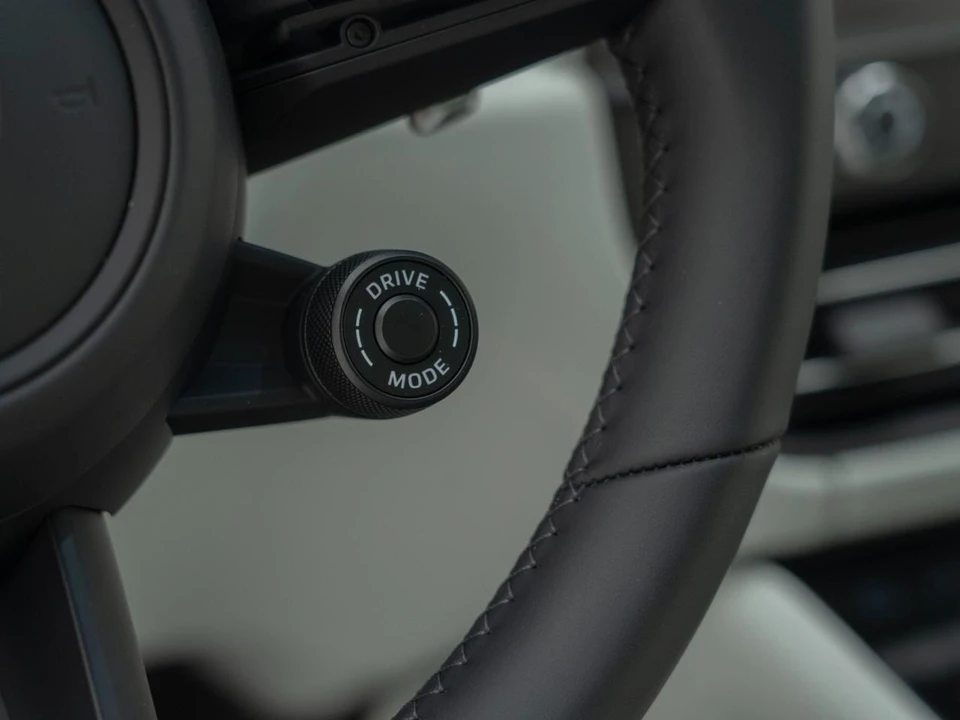 2026 Porsche Macan S - Image 28 of 31