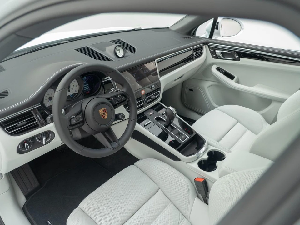 2026 Porsche Macan S - Image 4 of 31