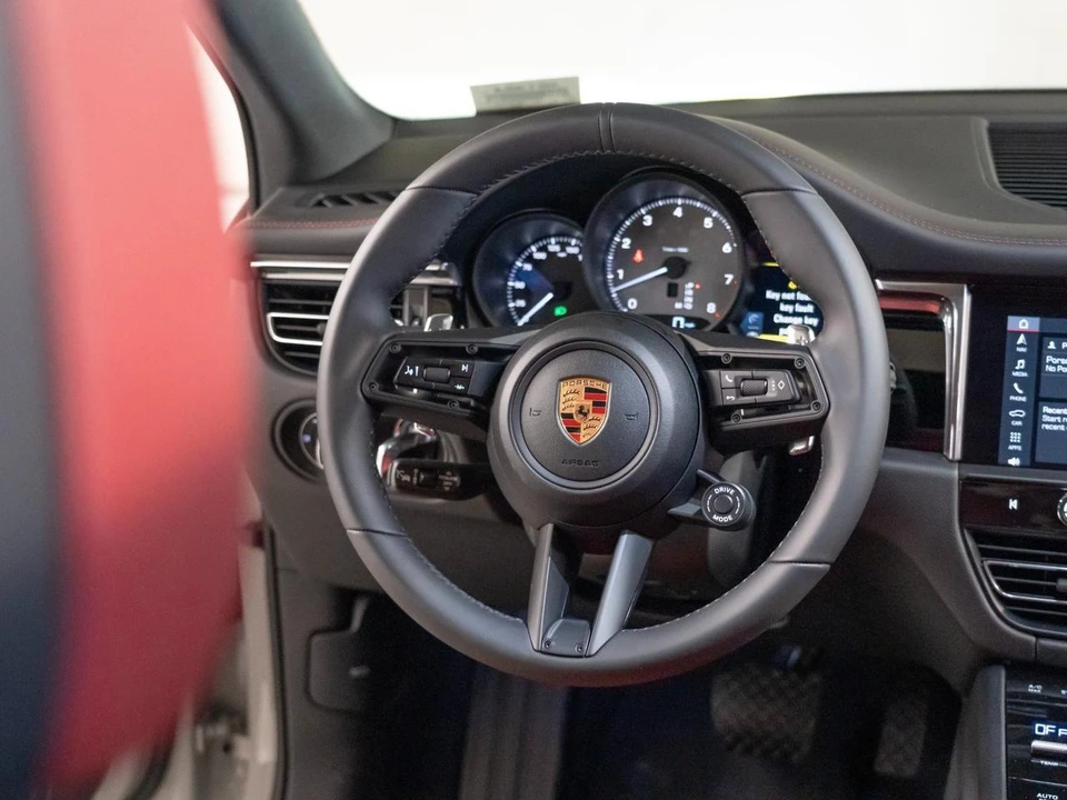 2026 Porsche Macan S - Image 27 of 29
