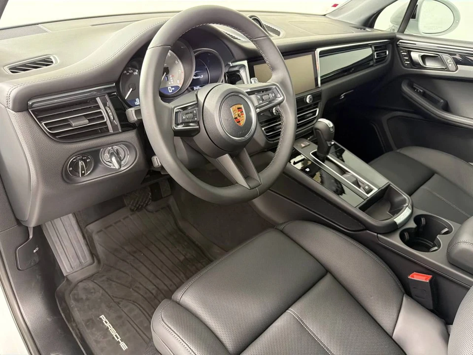 2026 Porsche Macan S - Image 4 of 5