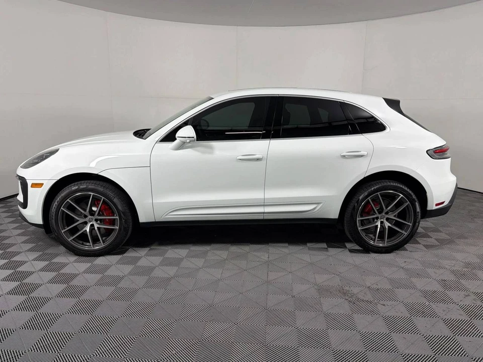 2026 Porsche Macan S - Image 2 of 5