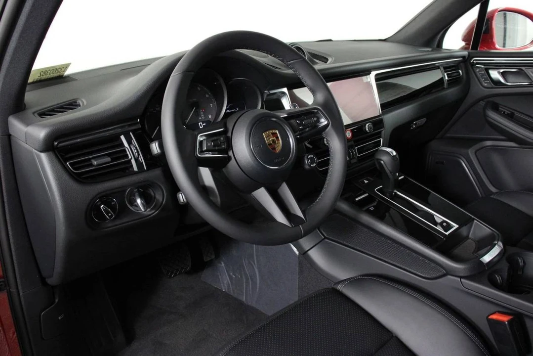 2026 Porsche Macan S - Image 4 of 5