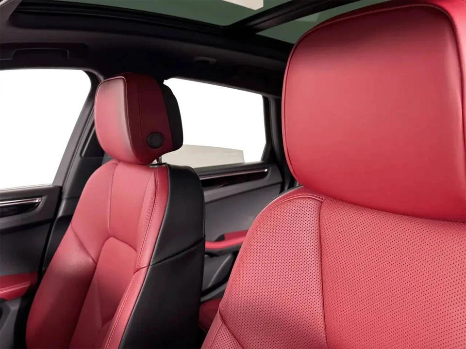 2026 Porsche Macan S - Image 5 of 5