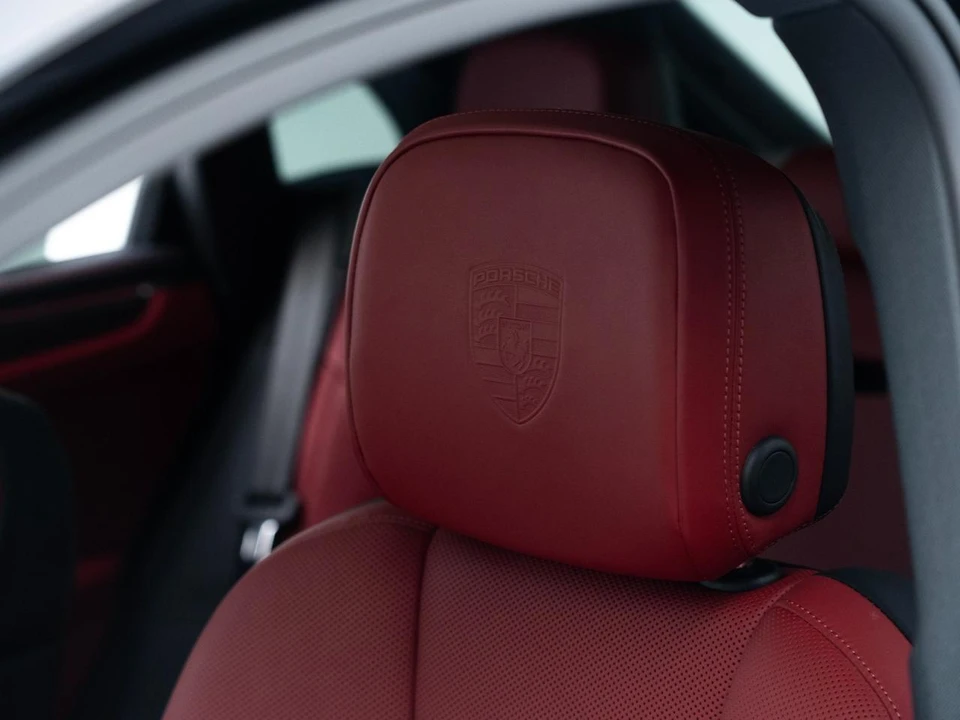 2026 Porsche Macan S - Image 19 of 31