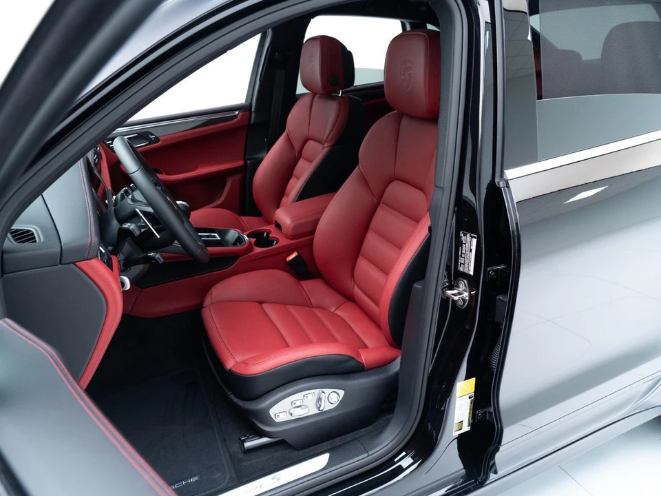 2026 Porsche Macan S - Image 5 of 31