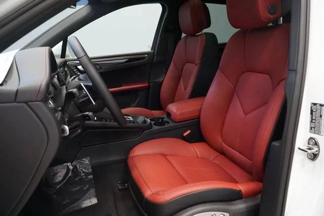 2026 Porsche Macan S - Image 5 of 5