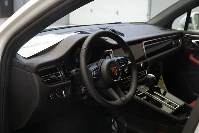 2026 Porsche Macan S - Image 4 of 5