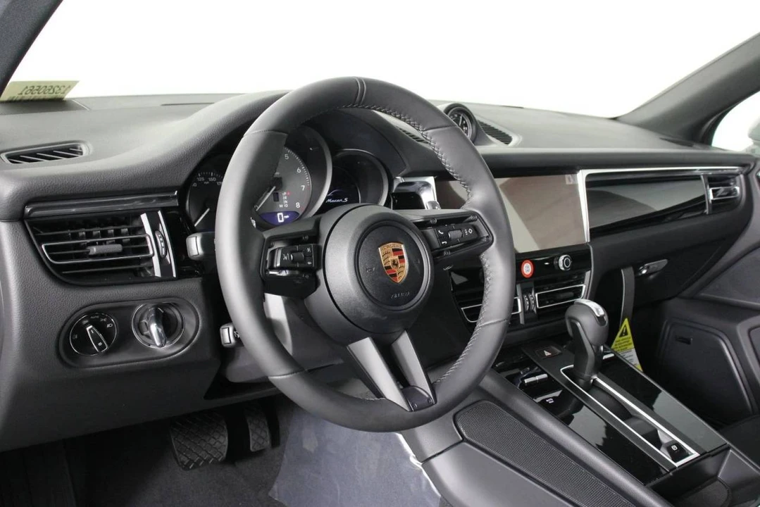 2026 Porsche Macan S - Image 4 of 5
