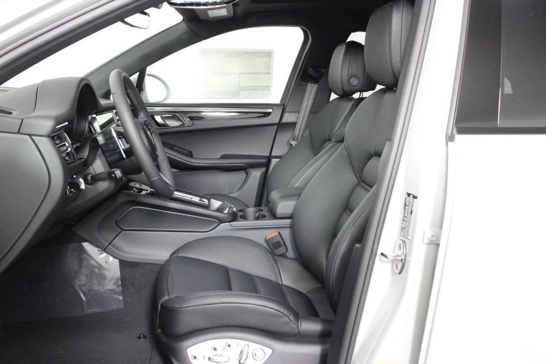 2026 Porsche Macan S - Image 5 of 5