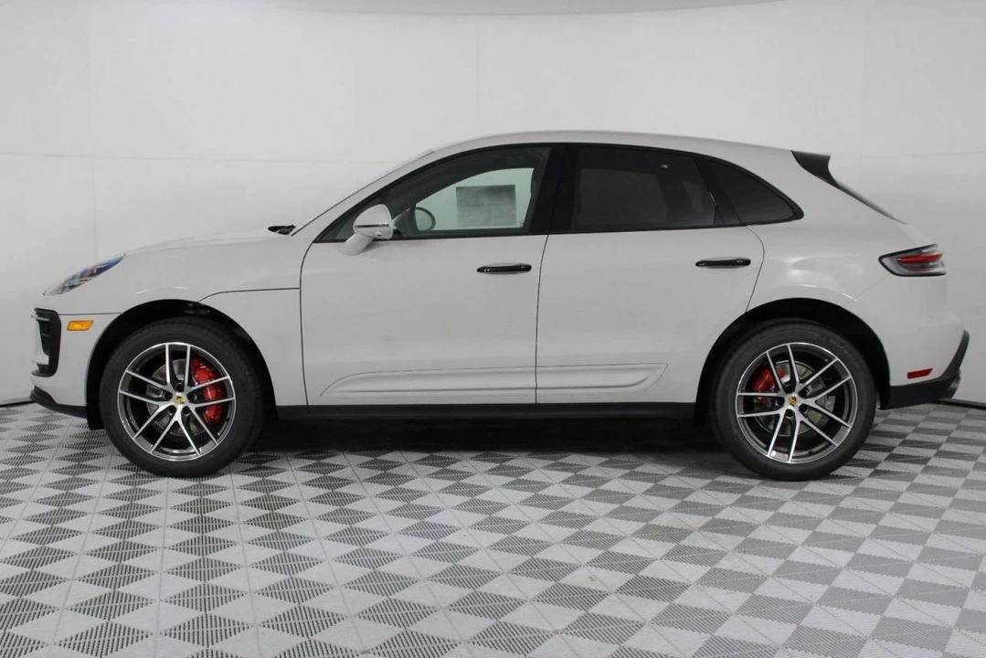2026 Porsche Macan S - Image 2 of 5