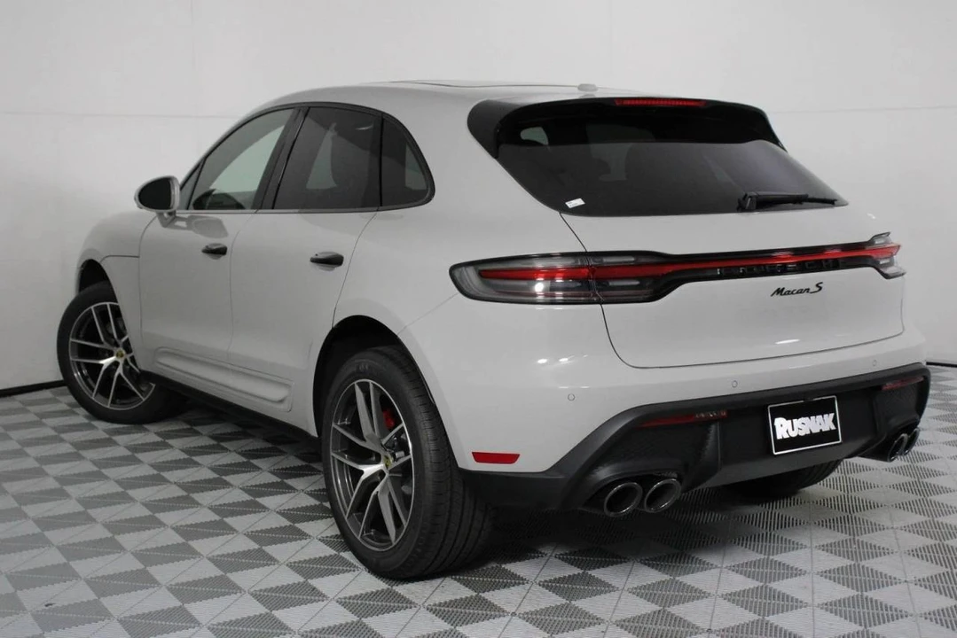2026 Porsche Macan S - Image 3 of 5
