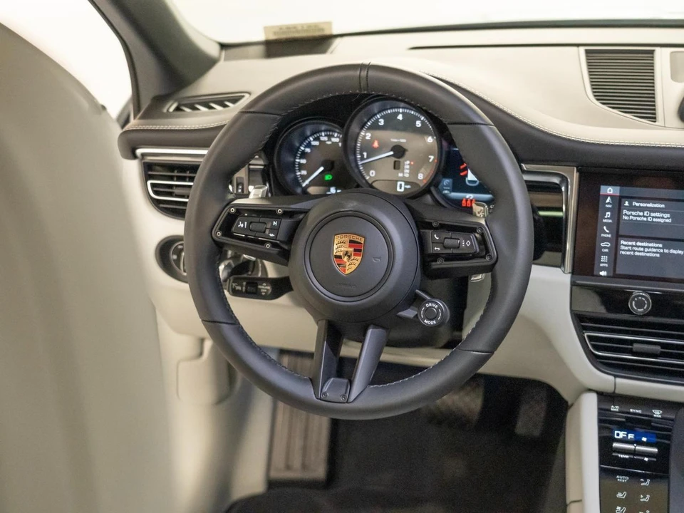 2026 Porsche Macan S - Image 27 of 29