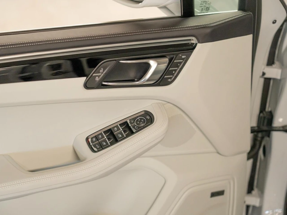 2026 Porsche Macan S - Image 17 of 29