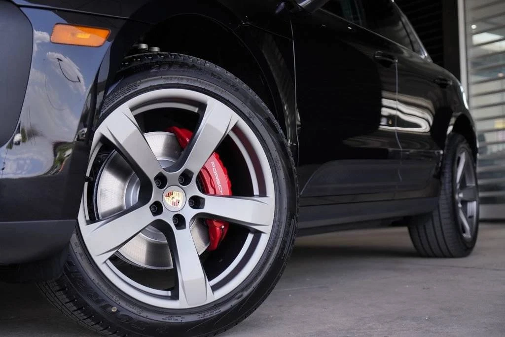 2026 Porsche Macan S - Image 3 of 5