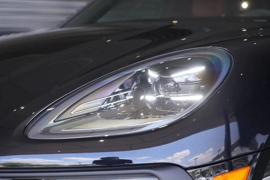 2026 Porsche Macan S - Image 2 of 5