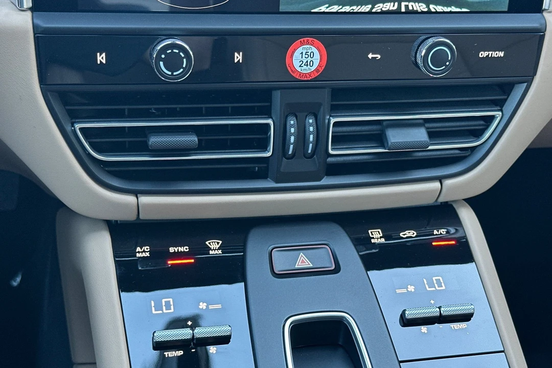 2026 Porsche Macan S - Image 25 of 31