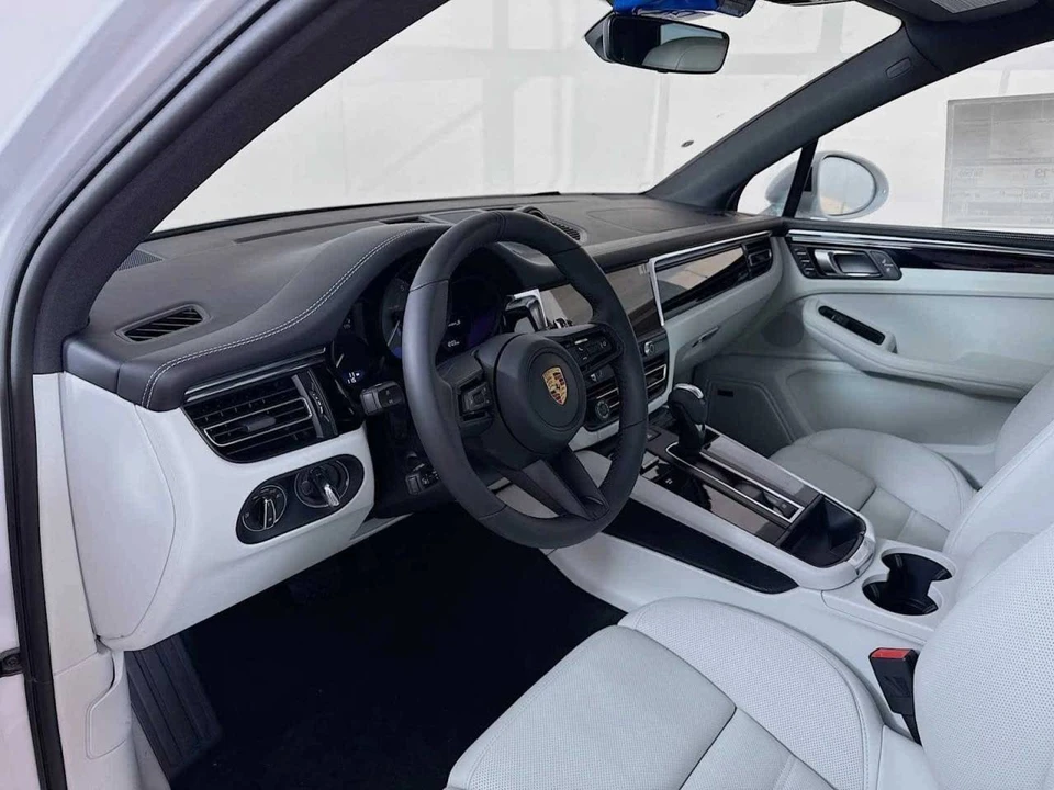 2026 Porsche Macan S - Image 4 of 5