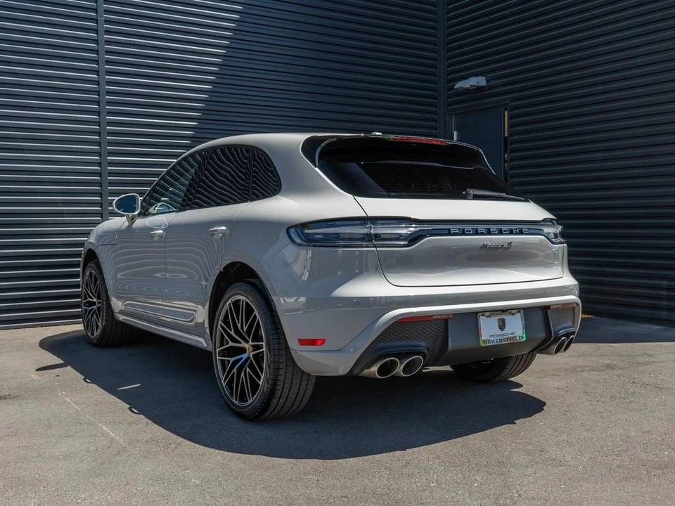 2026 Porsche Macan S - Image 3 of 5