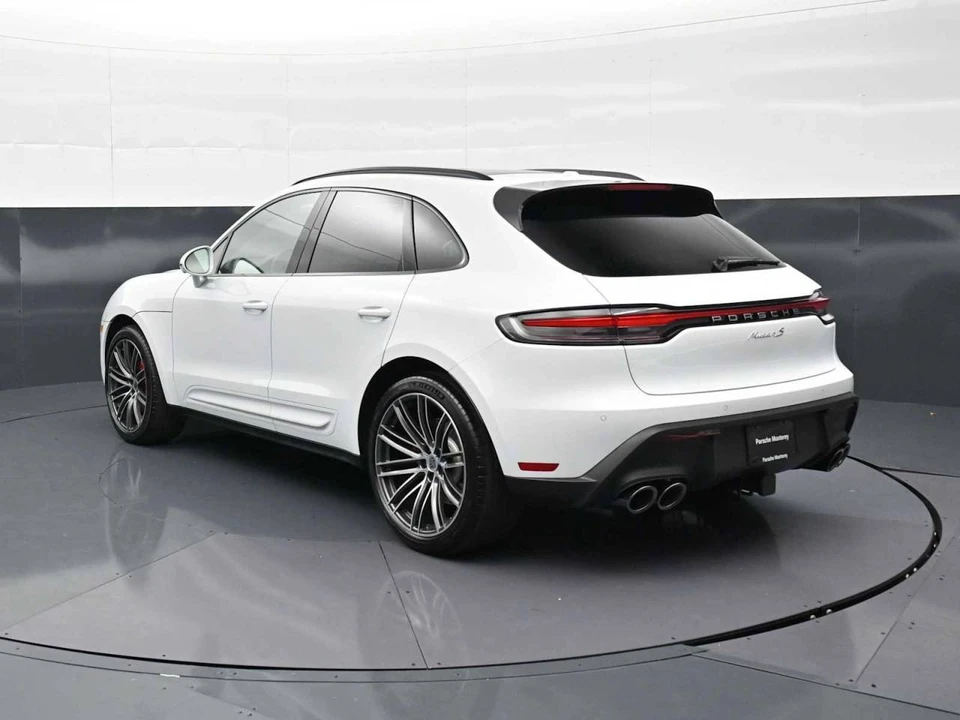 2026 Porsche Macan S - Image 3 of 5