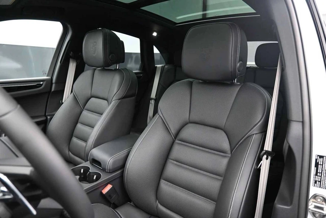 2026 Porsche Macan S - Image 5 of 5