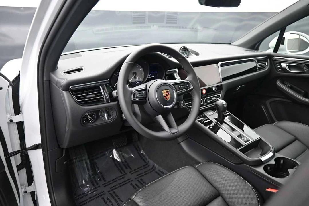 2026 Porsche Macan S - Image 4 of 5