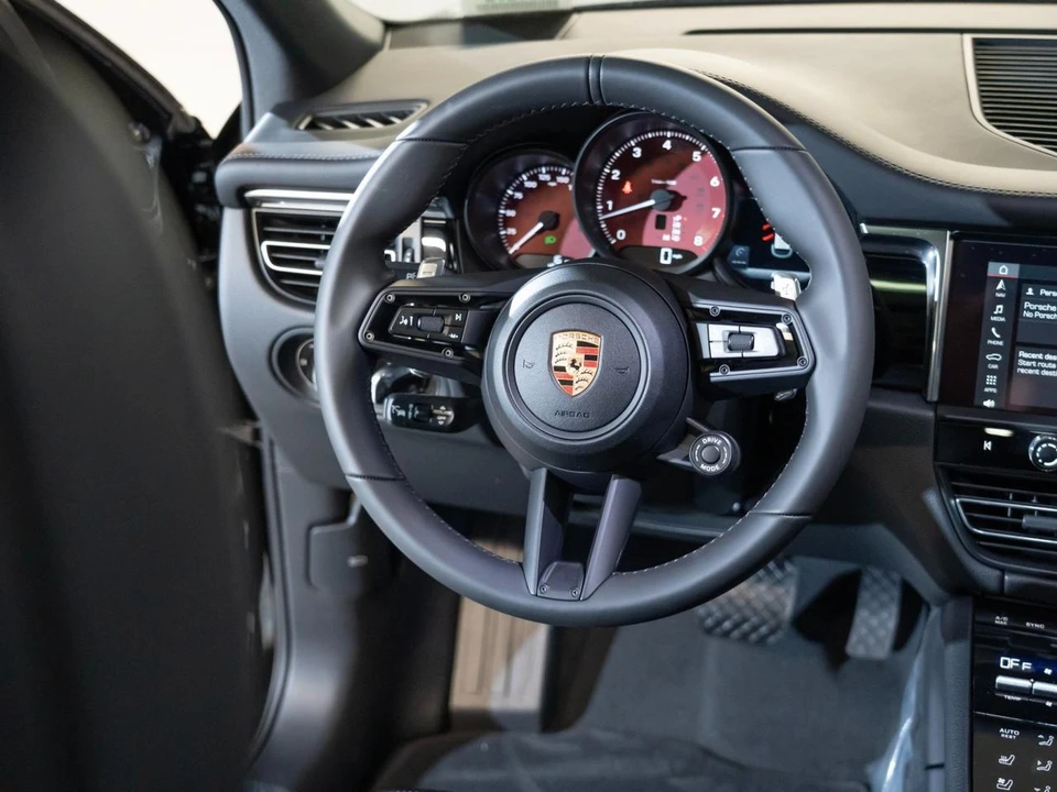 2026 Porsche Macan S - Image 27 of 29