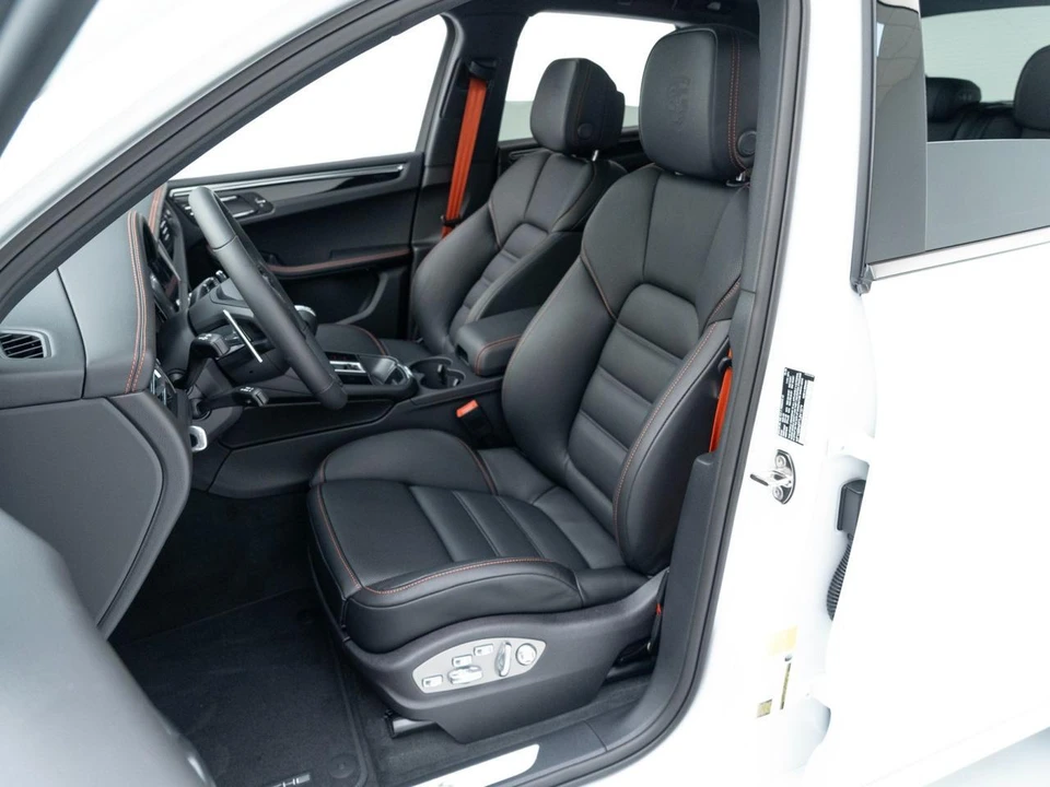 2026 Porsche Macan S - Image 5 of 31