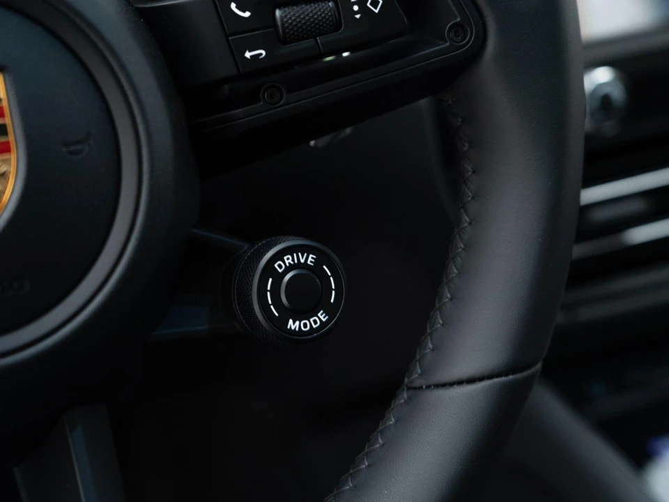 2026 Porsche Macan S - Image 28 of 31