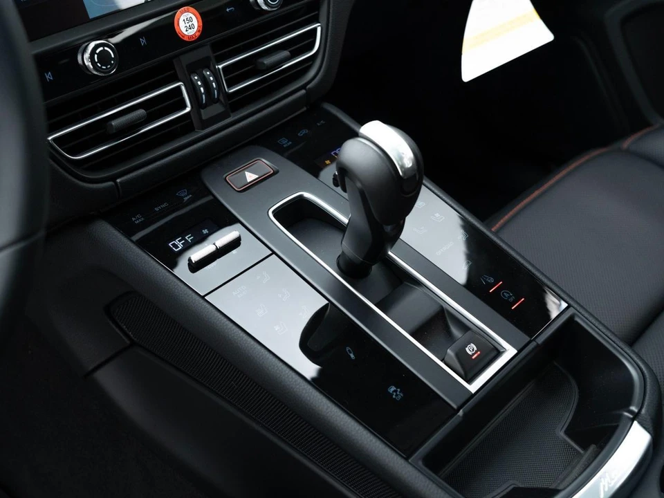 2026 Porsche Macan S - Image 27 of 31