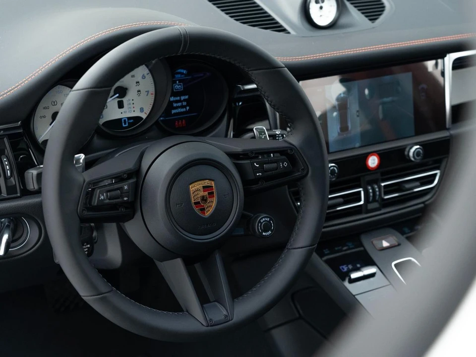 2026 Porsche Macan S - Image 20 of 31