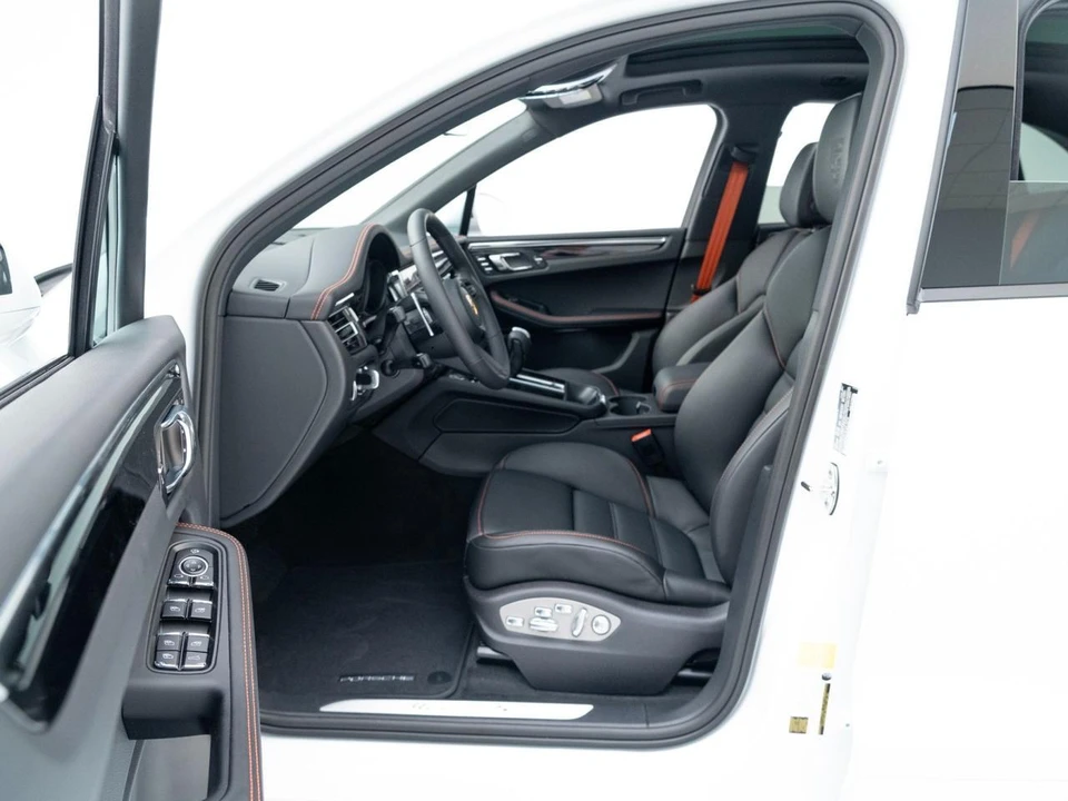 2026 Porsche Macan S - Image 18 of 31