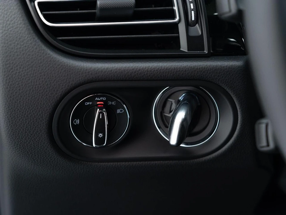 2026 Porsche Macan S - Image 29 of 31