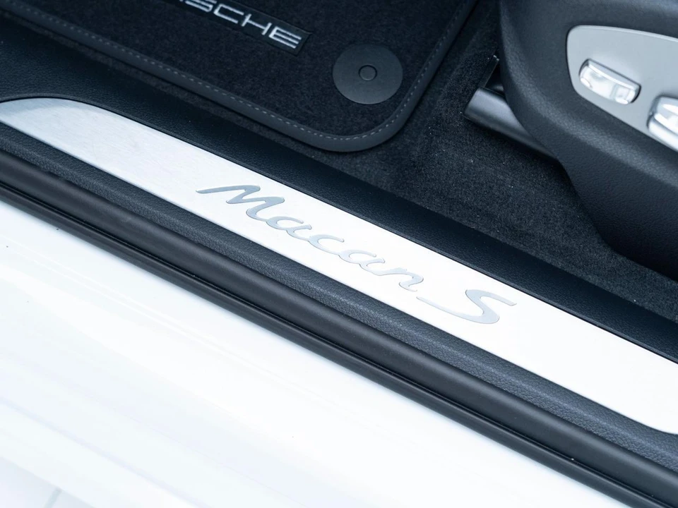 2026 Porsche Macan S - Image 15 of 31