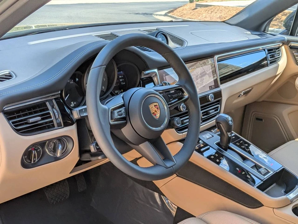 2026 Porsche Macan S - Image 4 of 5
