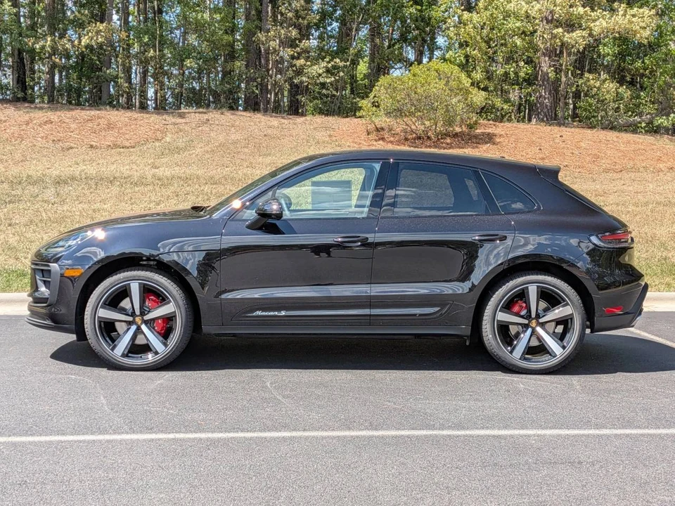 2026 Porsche Macan S - Image 2 of 5