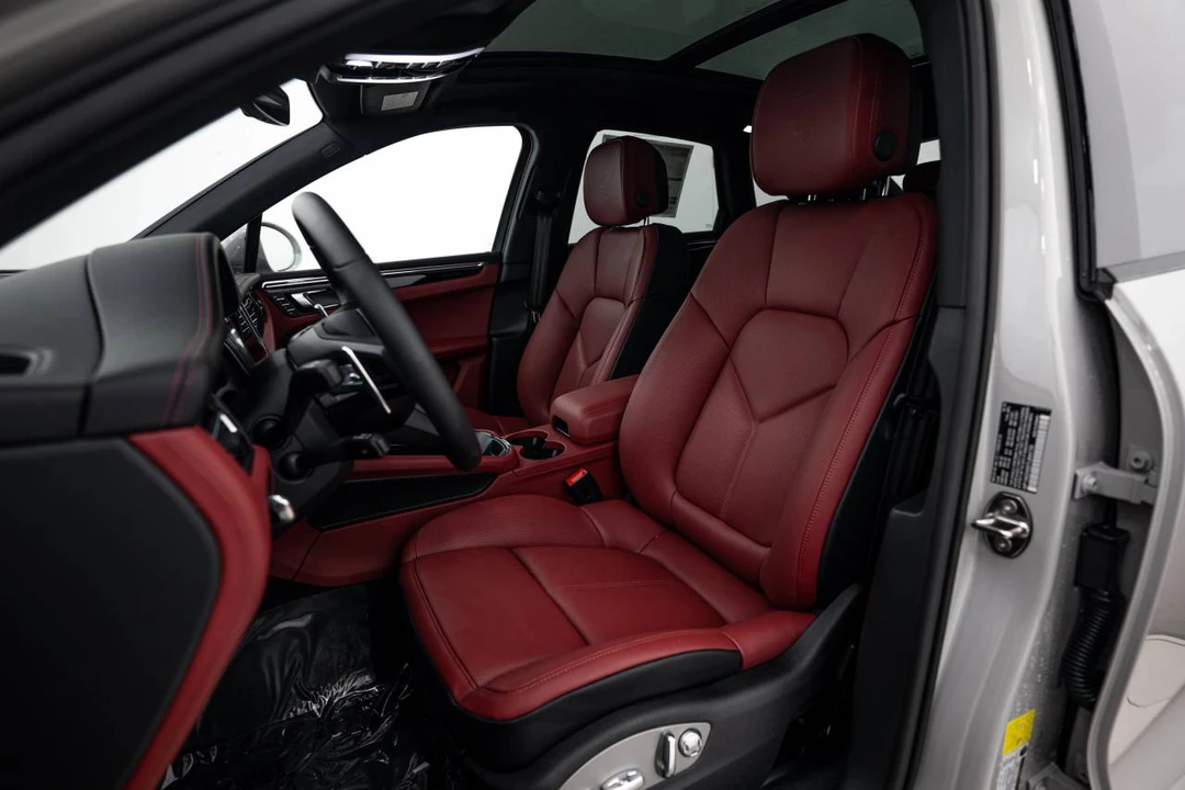 2026 Porsche Macan S - Image 5 of 5