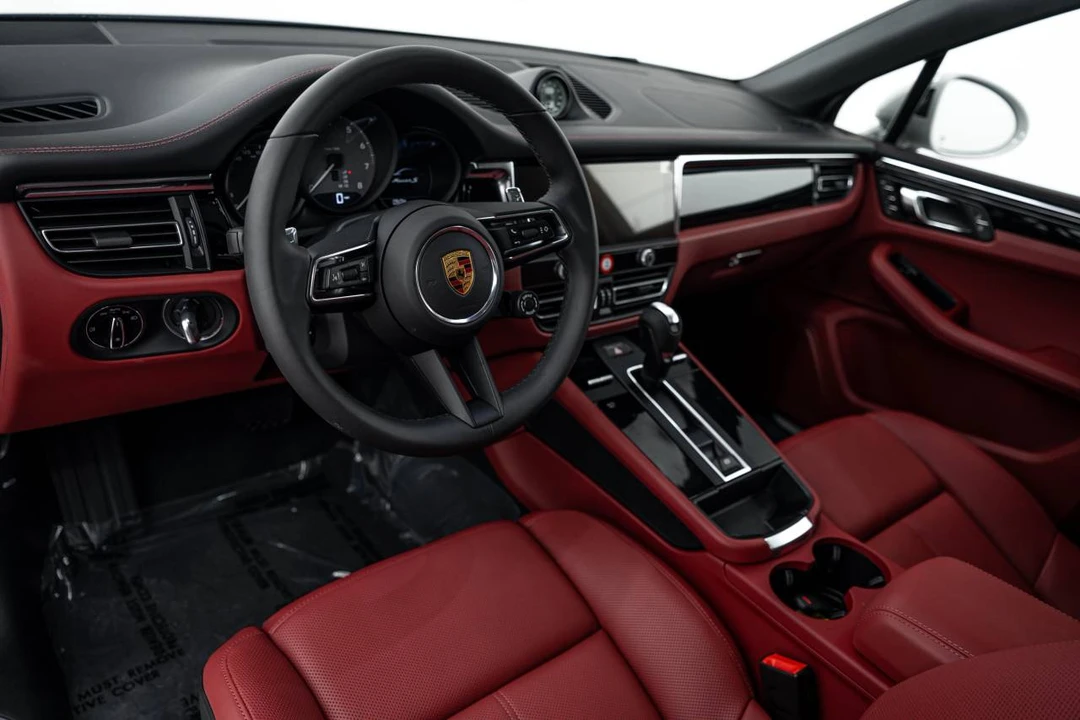 2026 Porsche Macan S - Image 4 of 5