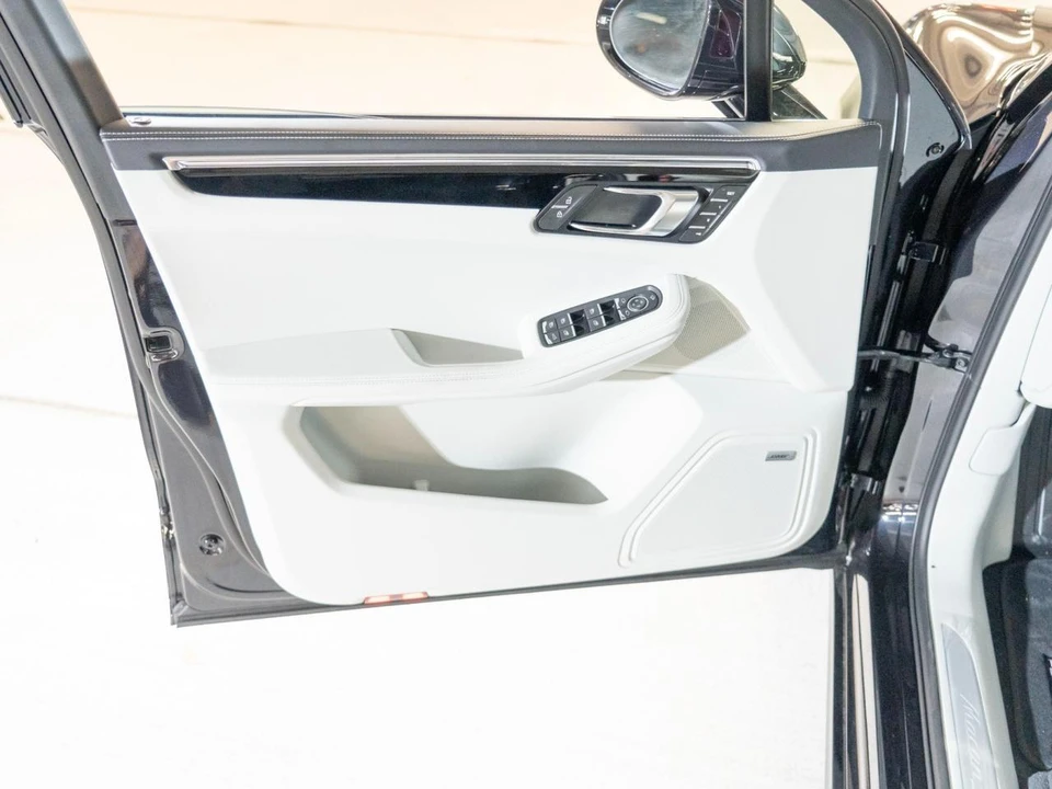 2026 Porsche Macan S - Image 17 of 27