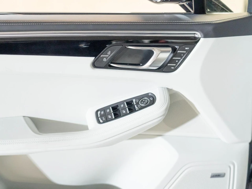 2026 Porsche Macan S - Image 18 of 27