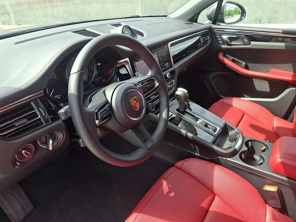 2026 Porsche Macan S - Image 4 of 5